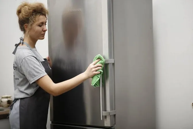 6 способов, как самим убрать некрасивые царапины на поверхности холодильника. Как убрать царапину на холодильнике 2