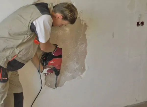 Как удалить штукатурку со стен