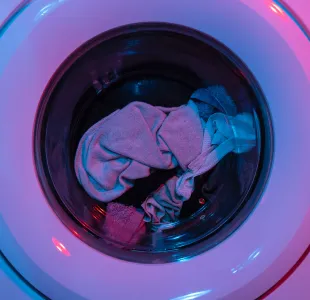 Капсулы для предварительного увлажнения подходят для стиральных машин, а гели для моющих средств экономичны.