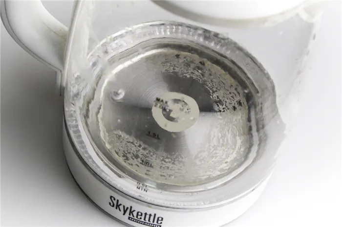 Как быстро и безопасно очистить чайник от накипи?