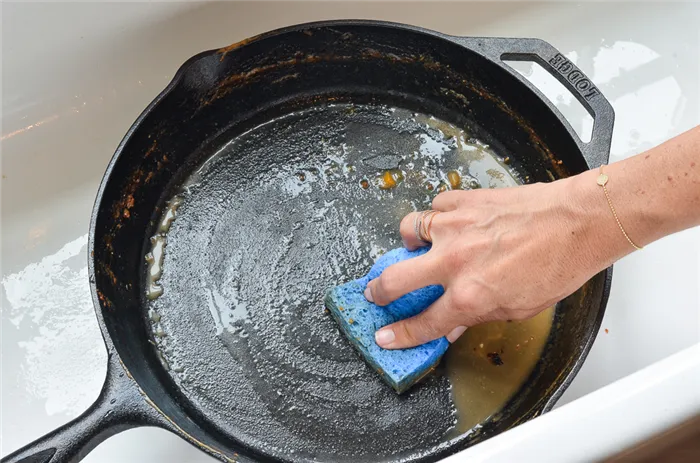 Как очистить сковороду от нагара: 25 лучших способов. Как отмыть сковороду от нагара с внешней стороны в домашних условиях 9