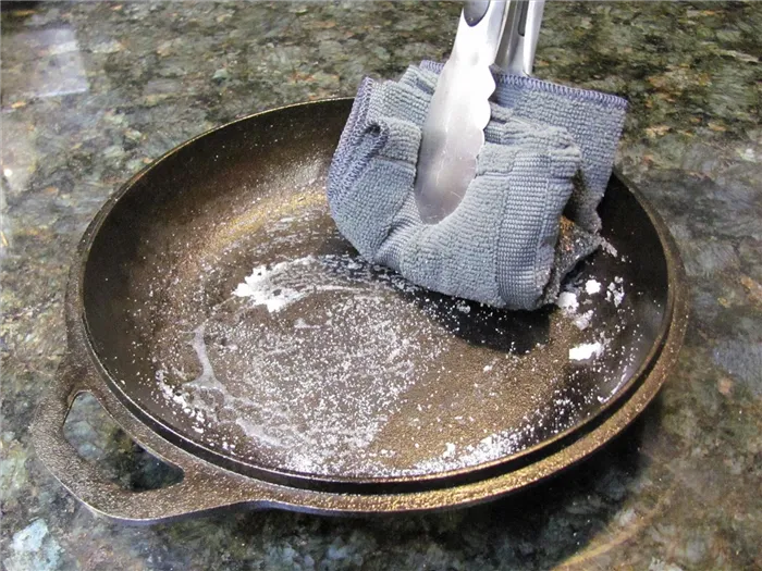 Как очистить сковороду от нагара: 25 лучших способов. Как отмыть сковороду от нагара с внешней стороны в домашних условиях 4
