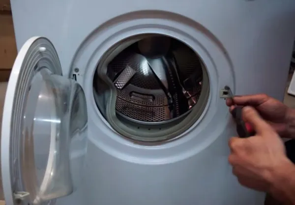 4 способа, как открыть заблокированную дверь стиральной машины, если она сломалась. Как открыть машинку стиральную индезит 9
