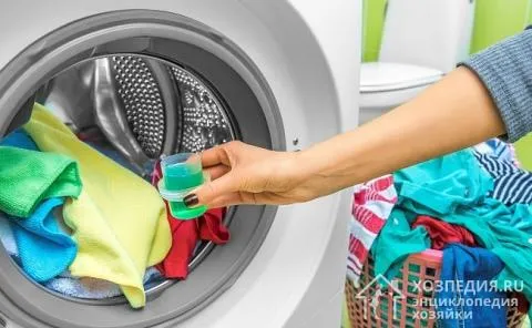 Современные моющие средства (капсулы, гели) можно закладывать непосредственно в барабан стиральной машины