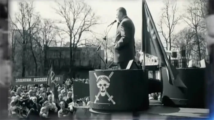 Владимир Жириновский на митинге.