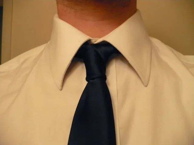 Как завязать галстук. Как завязать галстук пошагово фото 7