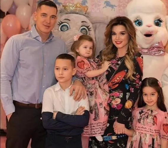 С кем живет сын Курбана Омарова от первого брака?