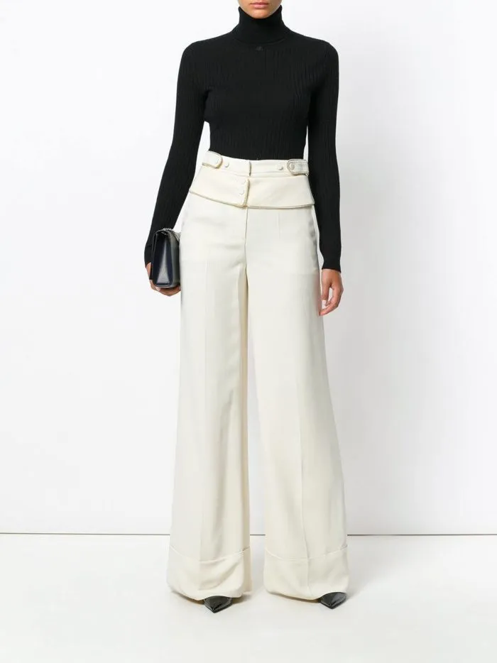 Белые брюки: стильные модели и модные образы. Что одеть с белыми брюками женщине фото 3