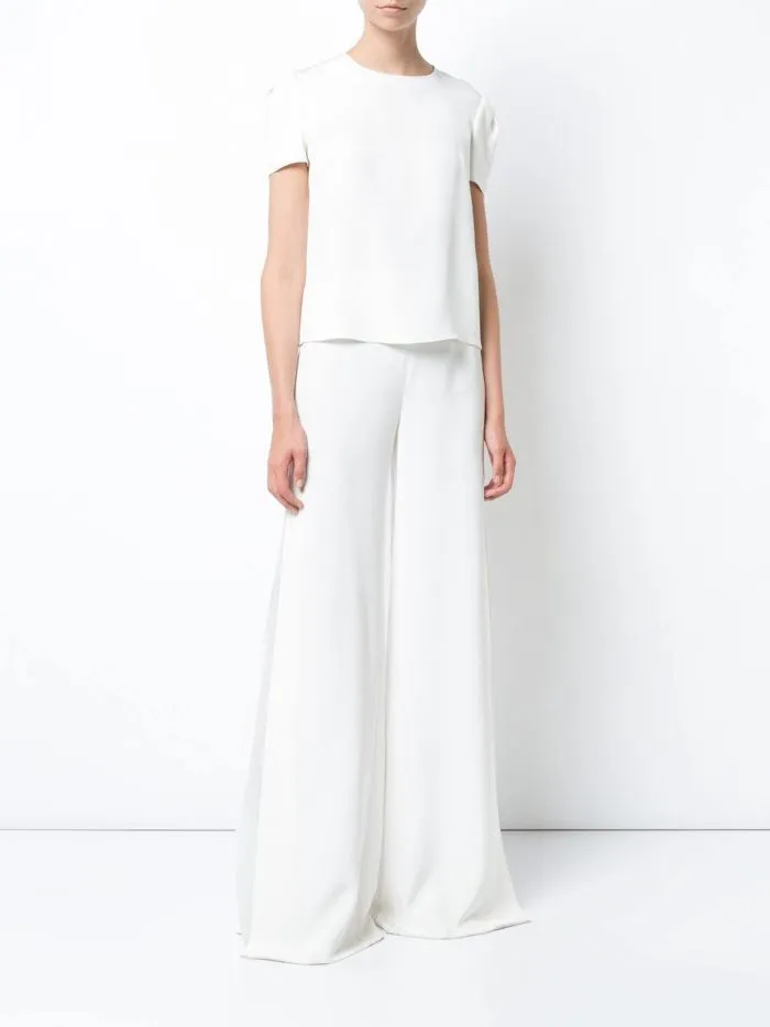 Белые брюки: стильные модели и модные образы. Что одеть с белыми брюками женщине фото 5
