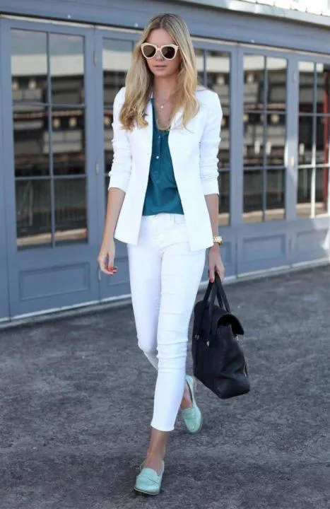 Белые брюки: стильные модели и модные образы. Что одеть с белыми брюками женщине фото 7