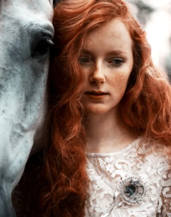 Девушка с рыжими волосами, светлыми глазами и веснушками - ирландская красавица-модель. /Фото: livemaster.ru