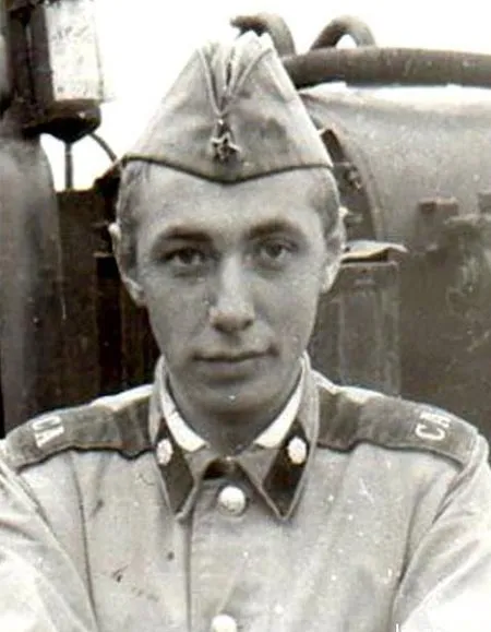 Сергей Кузнецов в армии.