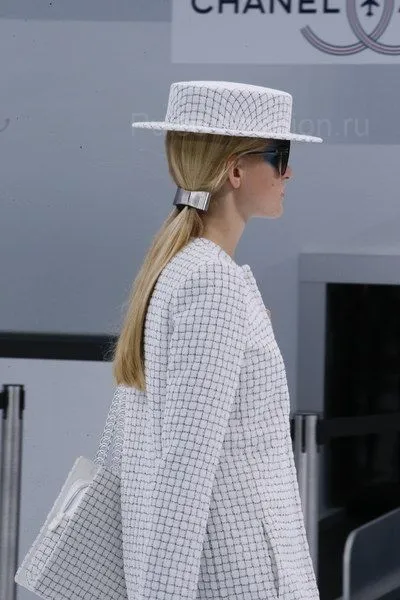 Современная и элегантная шляпа 2022
