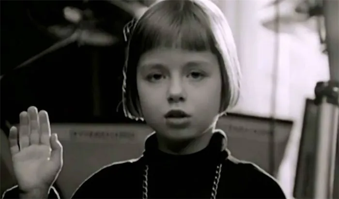 Маленькая Юля Сабичева в клипе Линды 