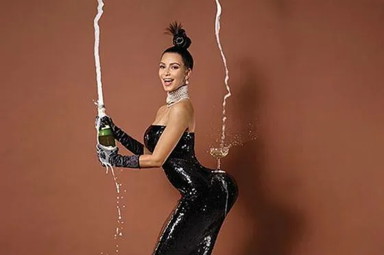 Ким Кардашьян и шампанское на фото