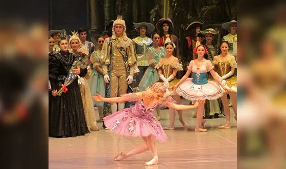 Анна Исаева выступала с Кремлевским балетом и Русским балетом Гордеева.