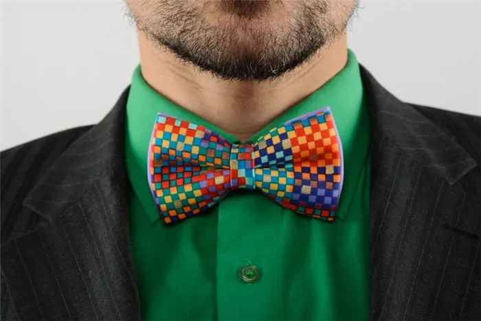 Цветной галстук-бабочка с костюмом
