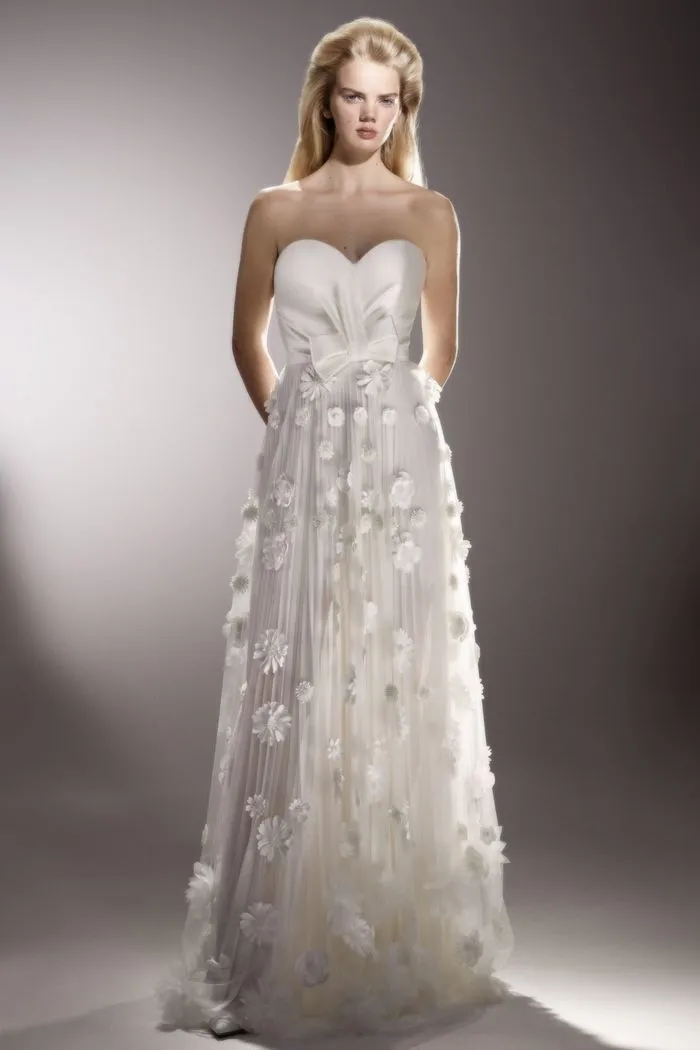 Модное свадебное платье с цветочным шлейфом из коллекции Viktor Rolf Collection