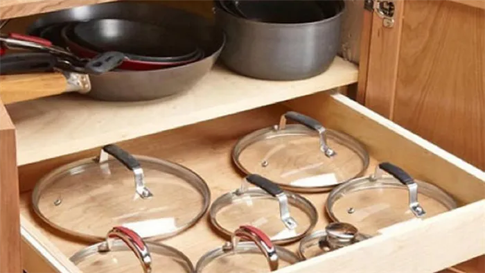 5 вариантов, где можно хранить крышки от кастрюль и сковородок, если места мало. Как хранить крышки от кастрюль на кухне 3