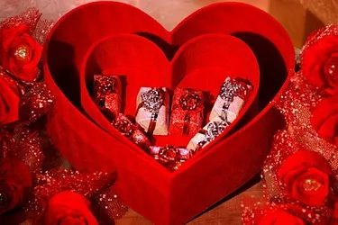 Выберите парфюмерный подарок на День святого Валентина