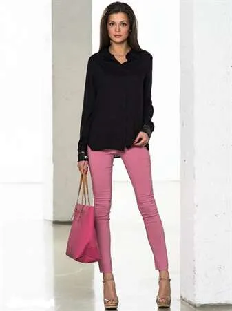 С чем носить розовые брюки – лучшие сочетания. Что одеть под розовые брюки 15