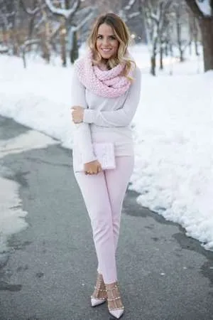 С чем носить розовые брюки – лучшие сочетания. Что одеть под розовые брюки 4