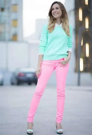 С чем носить розовые брюки – лучшие сочетания. Что одеть под розовые брюки 11