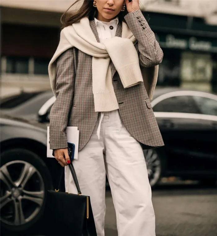 Модный тренд осени: сочетание, которое подойдет всем. Как носить пиджак с ремнем 6