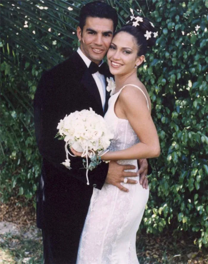 Брак Дженнифер Лопес и Оджани Ноа (1997).