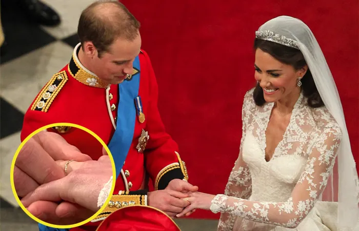 Принц Уильям носит обручальное кольцо Кейт Миддлтон.