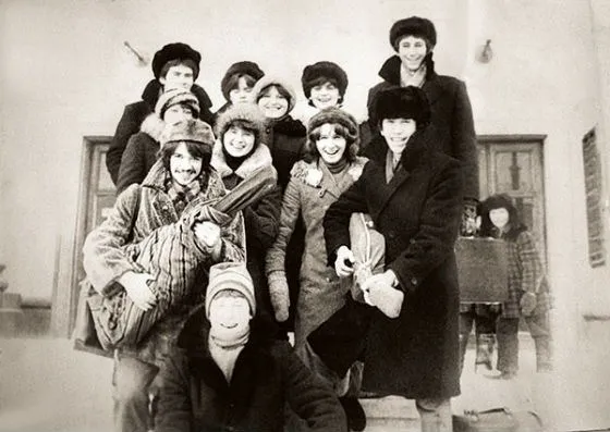 В колледже Машков (слева, гитара в руках) быстро стал жизнью вечеринки.