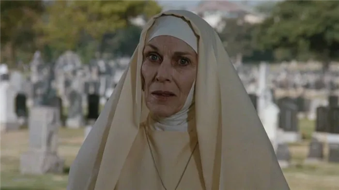 Мать Фредди, монахиня Мэри Хелена.