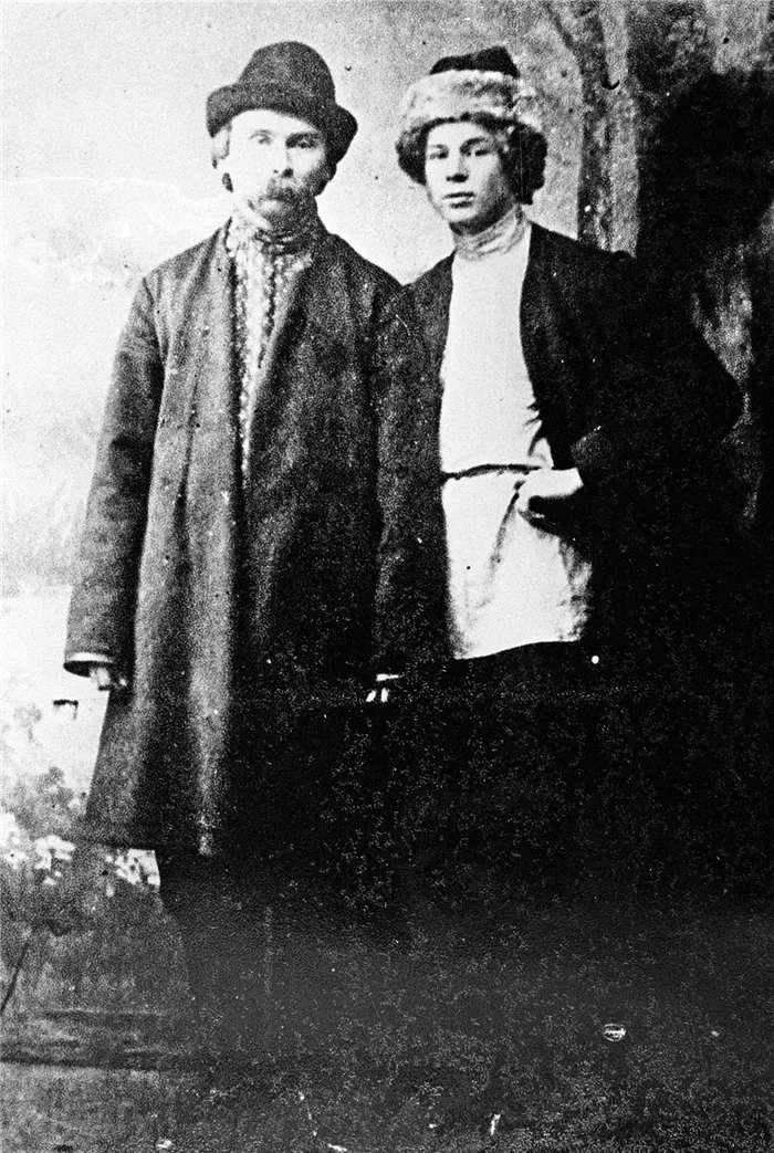 Крестьянские поэты Николай Клюев и Сергей Есенин, 1915