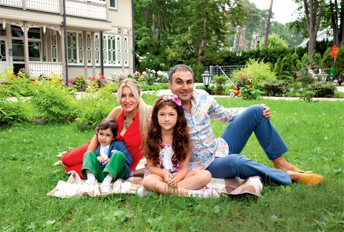 Галик Мартироспян и его семья.