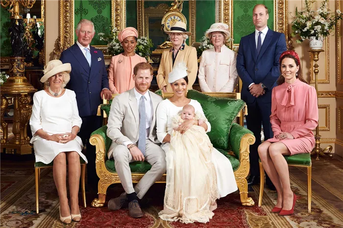 Королевская семья после крестин Арчи