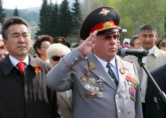 В 1993 году Александру Бердникову было присвоено звание лейтенанта милиции.