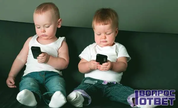 Дети одержимы ответами на своих смартфонах
