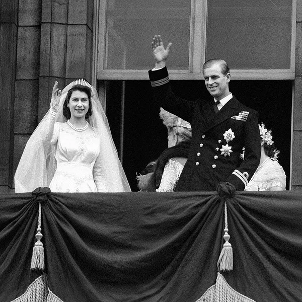 Принцу Филиппу 99 лет: Елизавета II и ее любовь к многочисленным блудам