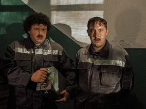 Сантехники ЕвгенийКулик и АлексейКривеня пытаются заработать 5 миллионов долларов на трейлере ко второму сезону второй серии.
