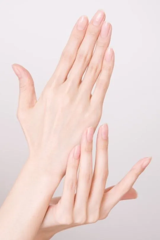 Как визуально раздвинуть пальцы