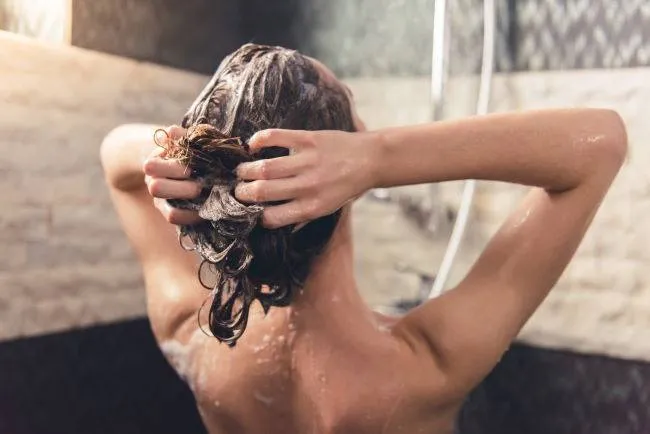 Частое мытье головы шампунем