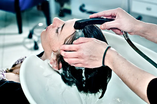 Как замаскировать грязные волосы, чтобы выглядеть безупречно. Грязная голова нет времени мыть что делать 3