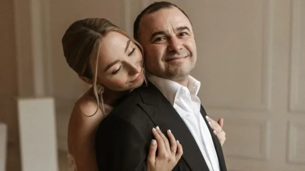 Виктор Павлик с молодой женой