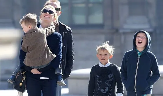 У Кейт Бланшетт четверо детей - трое родных и один приемный.