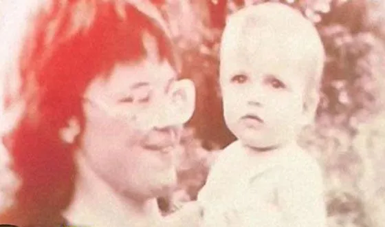 Рэпер ST в детстве со своей мамой