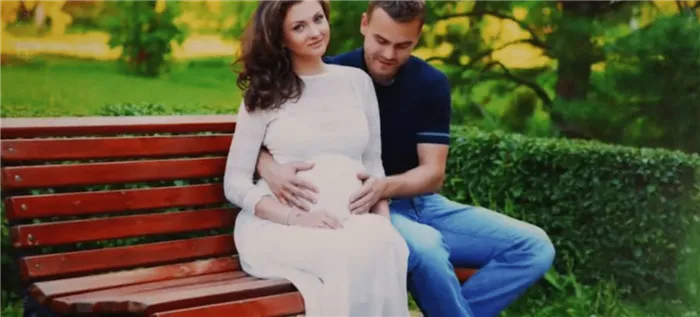 Игорь Акинфеев с беременной женой