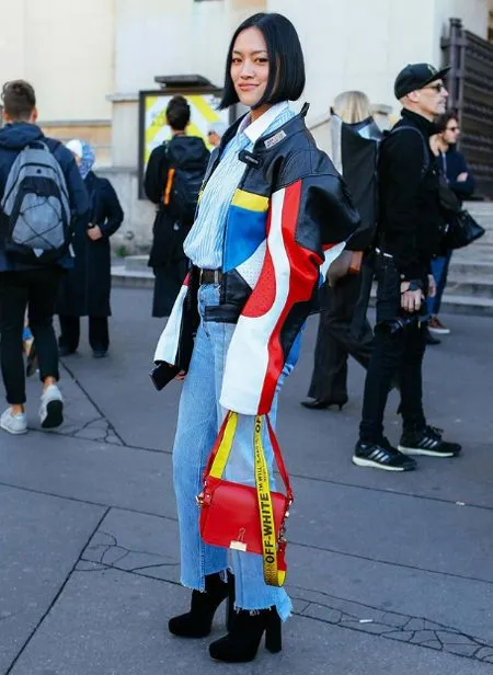 Женская куртка-бомбер от модного бренда Vetements. Неделя моды в Милане