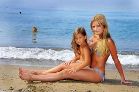 Похудевшая Дана Борисова с дочкой