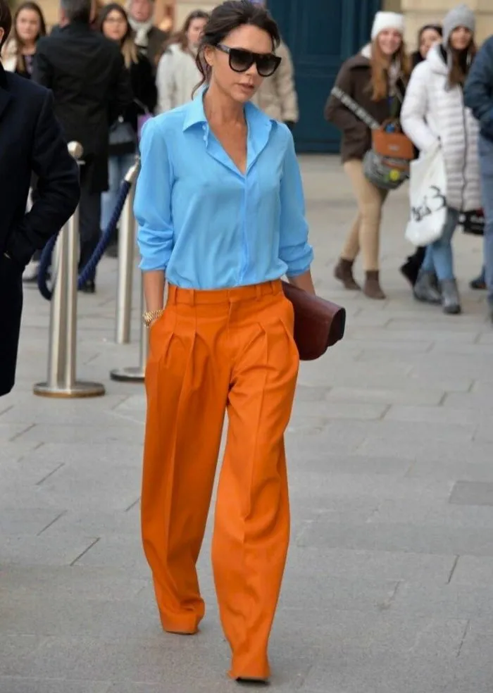 С каким цветом сочетается оранжевый цвет в одежде для женщин. Фото, кому идет, как выглядит, с чем носить. С каким цветом сочетается оранжевый? 19