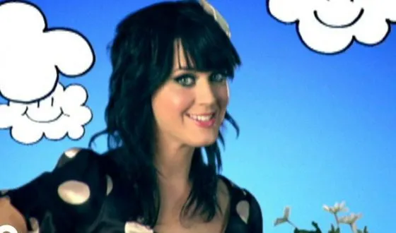 Кадр из клипа «Ur so Gay»